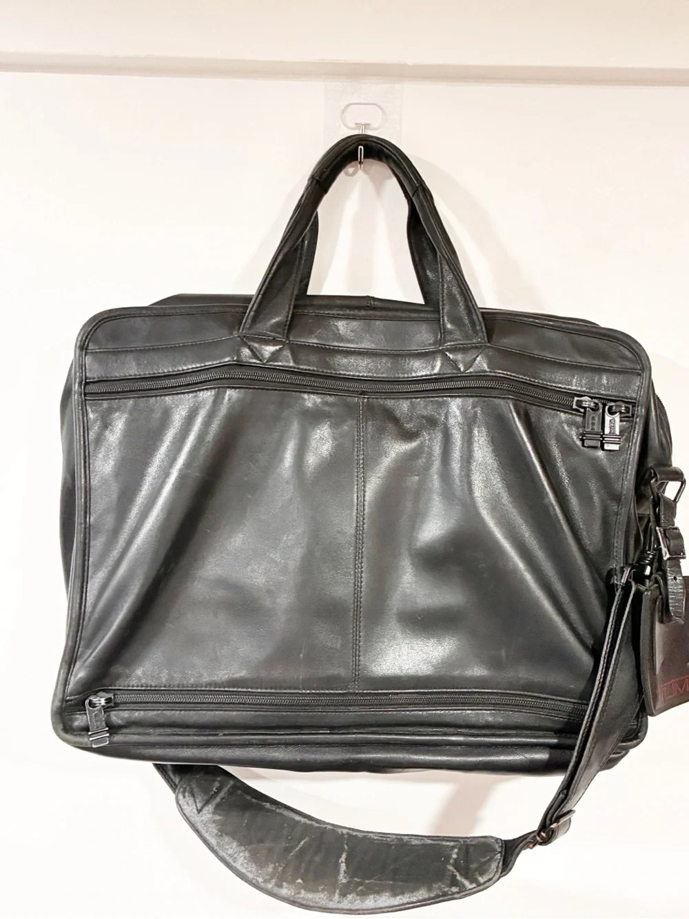 Tumi Alpha Collection T-pass Expandable Black Leather Laptop Briefcase Work